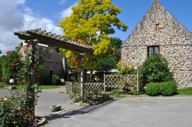 L'Auberge De La Porte Сен-Жуан-де-Гере Экстерьер фото