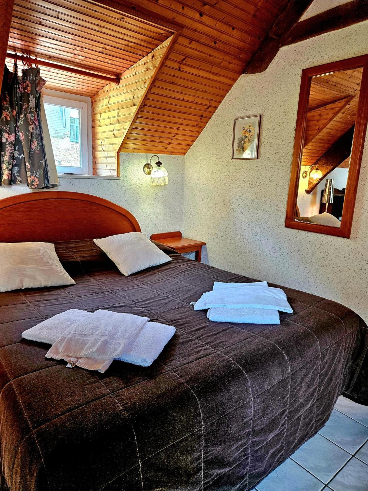 L'Auberge De La Porte Сен-Жуан-де-Гере Номер фото